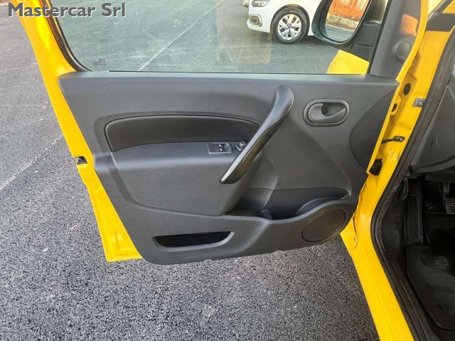 RENAULT Kangoo usata 12