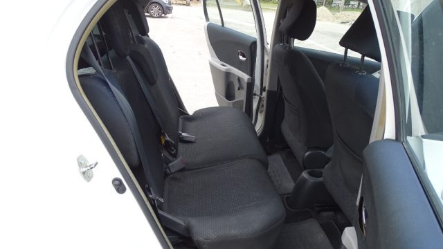 TOYOTA Yaris usata 64