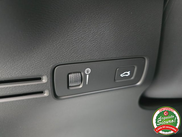 VOLVO XC40 usata, con Controllo elettronico della corsia
