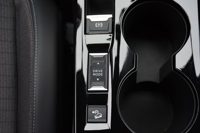 PEUGEOT 2008 usata, con Park Distance Control
