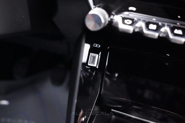 PEUGEOT 2008 usata, con Fari LED