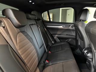 ALFA ROMEO Stelvio usata, con Sedile posteriore sdoppiato