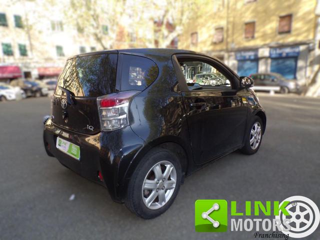 TOYOTA iQ usata 23