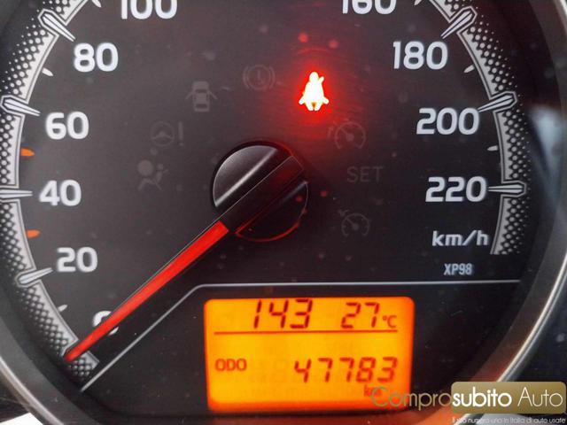 TOYOTA Yaris usata 25