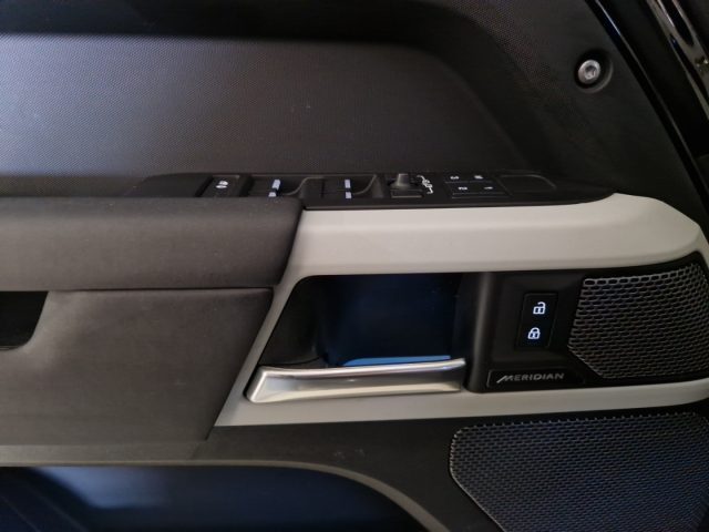 LAND ROVER Defender usata, con Volante in pelle
