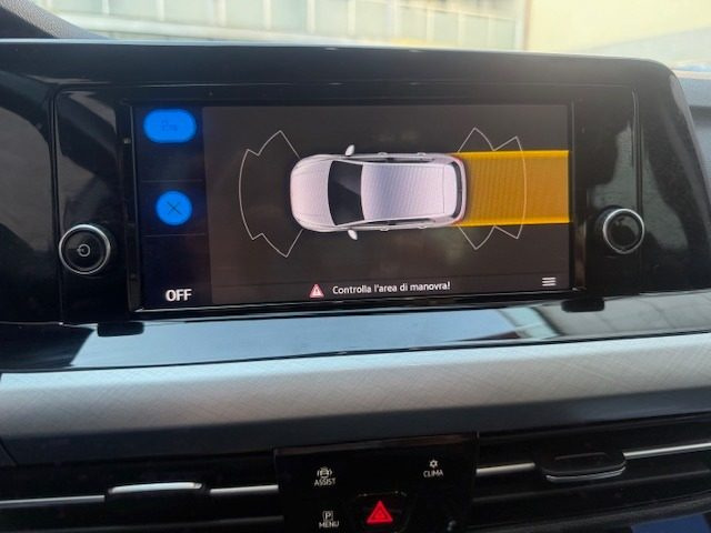 VOLKSWAGEN Golf usata, con USB