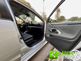 TOYOTA Yaris usata 26