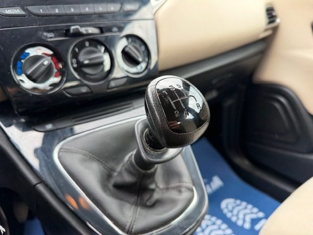LANCIA Ypsilon usata, con USB