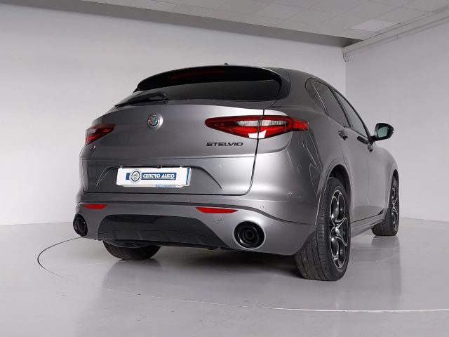 ALFA ROMEO Stelvio usata, con Sedile posteriore sdoppiato