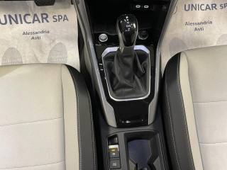 VOLKSWAGEN T-Roc usata, con Leve al volante