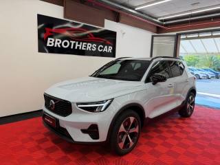 VOLVO XC40 B3 automatico PLUS DARK cloud blue