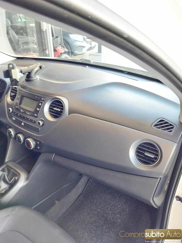 HYUNDAI i10 usata 22