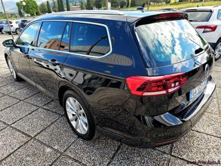 VOLKSWAGEN Passat Variant usata, con Autoradio