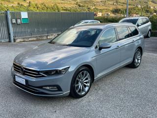 VOLKSWAGEN Passat Variant usata, con Airbag laterali