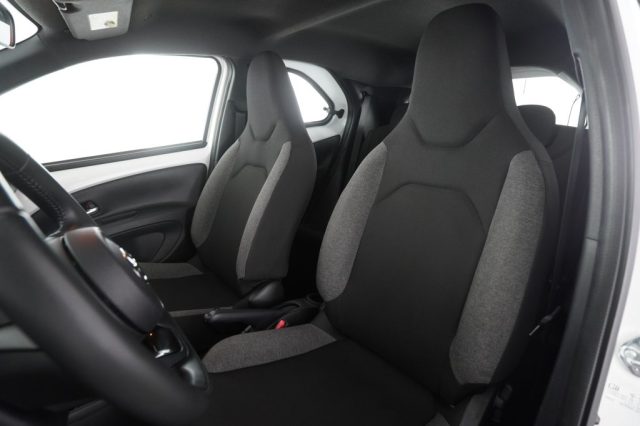 TOYOTA Aygo X usata 10