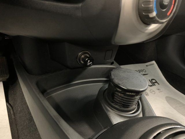TOYOTA Yaris usata, con Sistema di navigazione