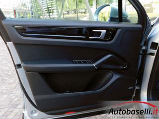 PORSCHE Cayenne usata, con Specchietti laterali elettrici