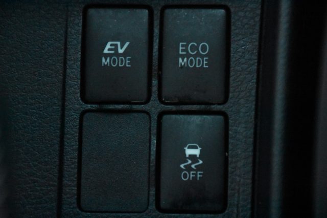 TOYOTA Yaris usata, con ESP