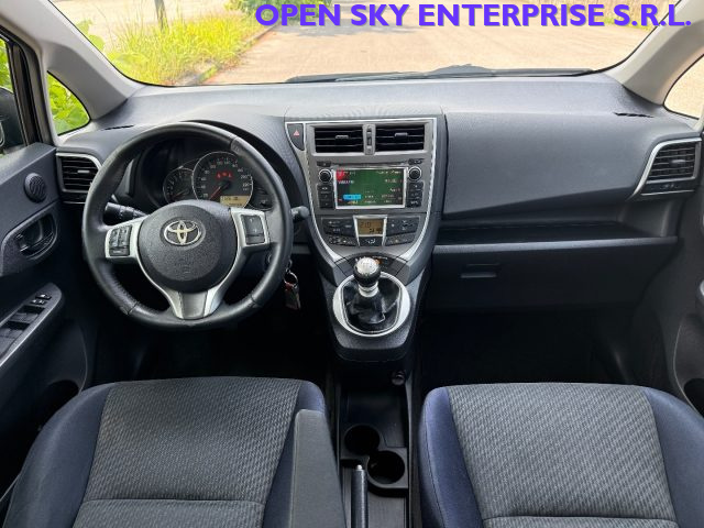 TOYOTA Verso-S usata, con Controllo automatico clima