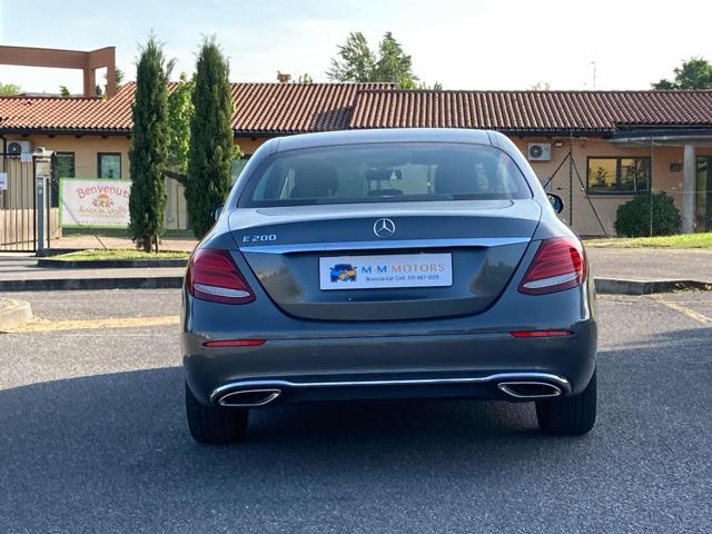 MERCEDES-BENZ E 200 usata, con Cerchi in lega