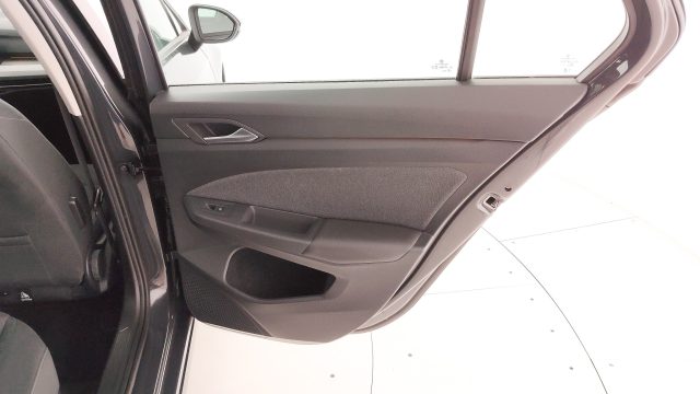 VOLKSWAGEN Golf usata, con Airbag testa