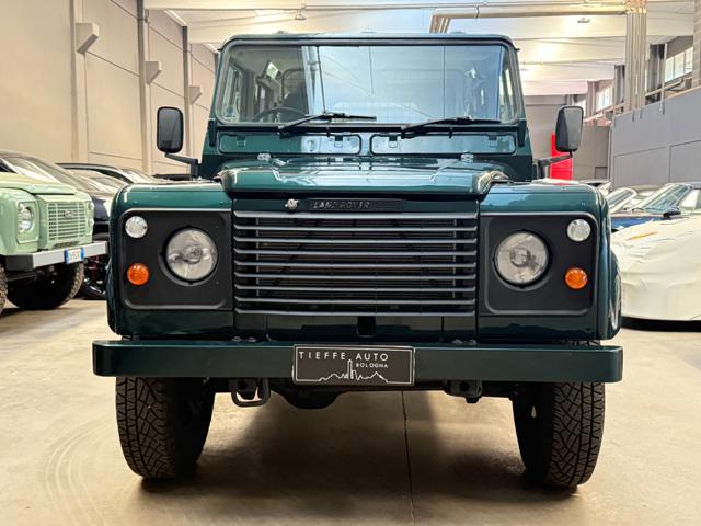 LAND ROVER Defender usata 1