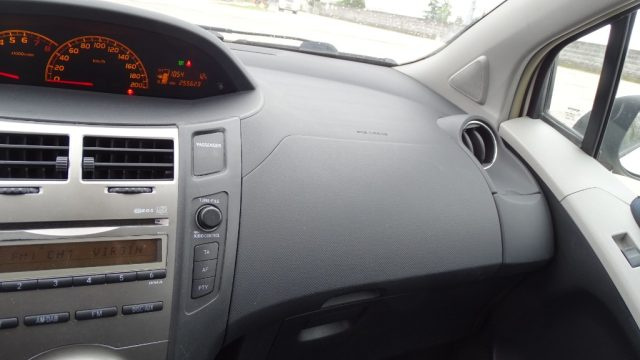 TOYOTA Yaris usata 90