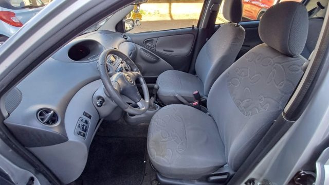 TOYOTA Yaris usata, con Controllo automatico clima