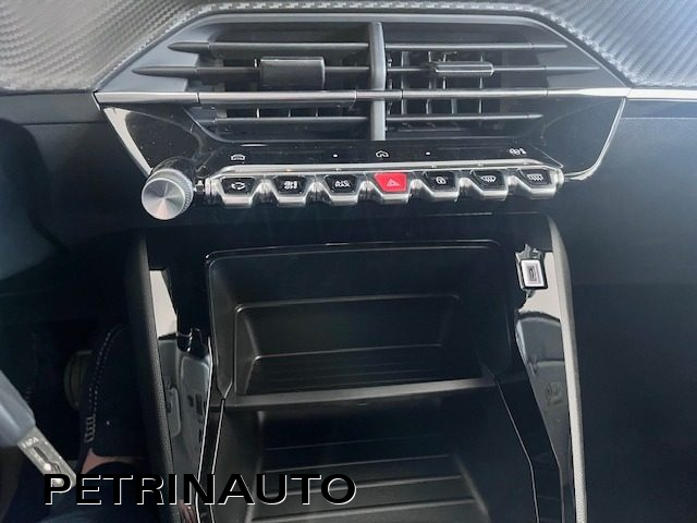 PEUGEOT 208 usata, con Sedile posteriore sdoppiato