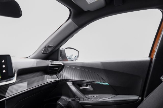 PEUGEOT 2008 usata, con Luci diurne LED