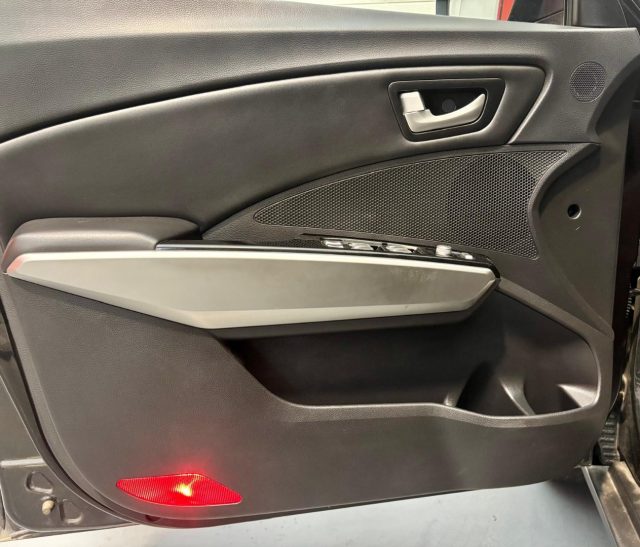 SSANGYONG Tivoli usata, con Bluetooth