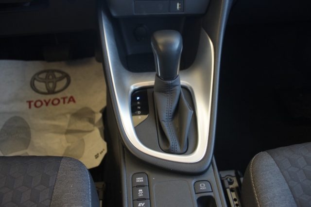 TOYOTA Yaris usata, con Autoradio digitale
