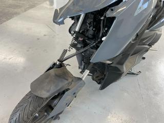 YAMAHA X-MAX 300 usata 9