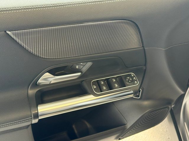 MERCEDES-BENZ GLA 200 usata, con Autoradio