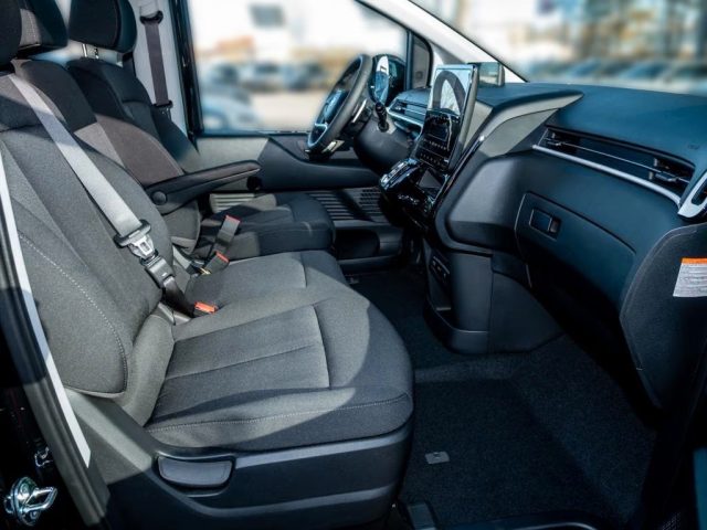 HYUNDAI Staria usata, con Cruise Control