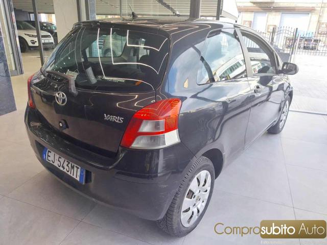 TOYOTA Yaris usata, con Autoradio