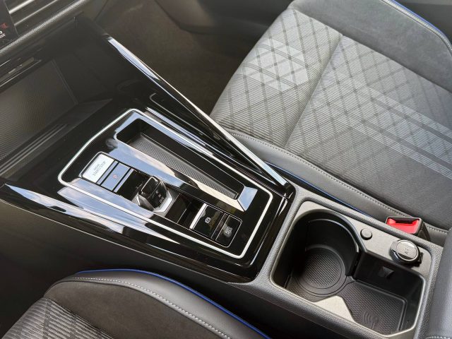 VOLKSWAGEN Golf usata, con Sensori di parcheggio posteriori
