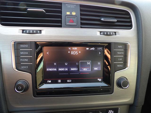 VOLKSWAGEN Golf usata, con USB