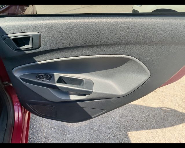 FORD Fiesta usata, con Specchietti laterali elettrici