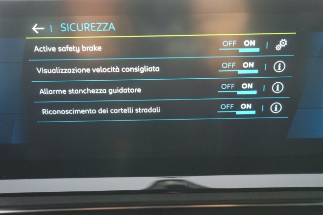 PEUGEOT 3008 usata, con Sistema di navigazione