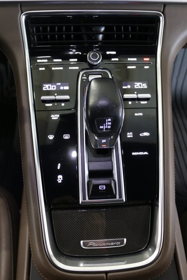 PORSCHE Panamera usata, con Leve al volante