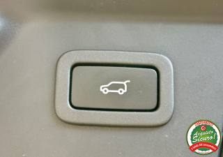LAND ROVER Range Rover Velar usata, con Touch screen