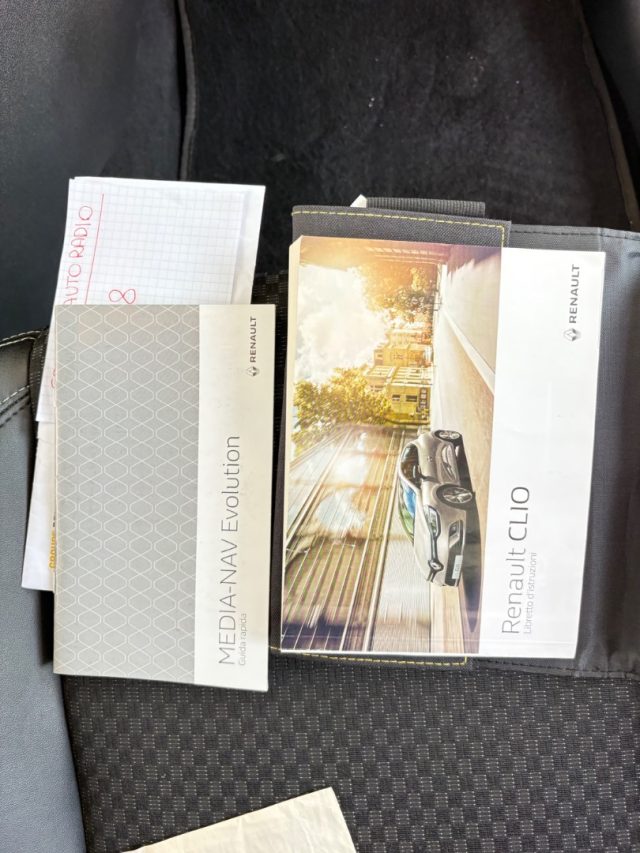 RENAULT Clio usata, con Autoradio digitale