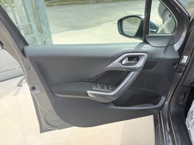 PEUGEOT 2008 usata, con Sensori di parcheggio posteriori