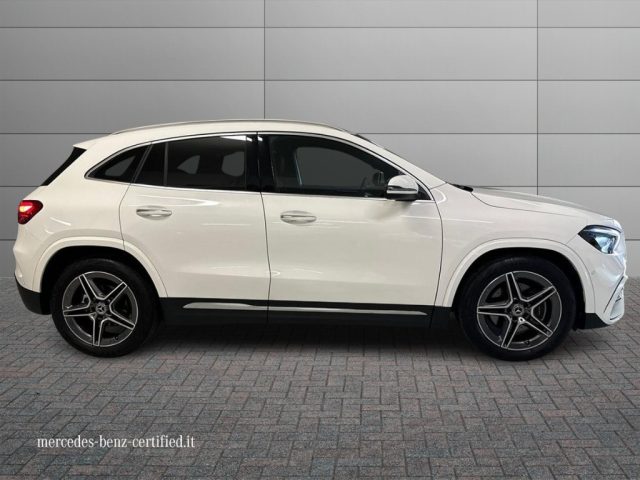 MERCEDES-BENZ GLA 180 usata, con Alzacristalli elettrici