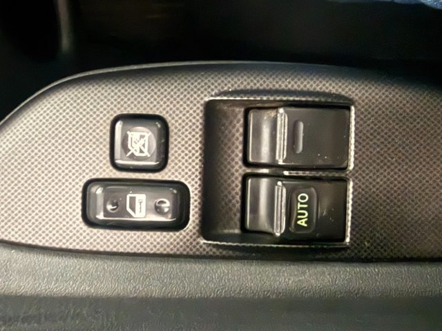 TOYOTA Yaris usata 11