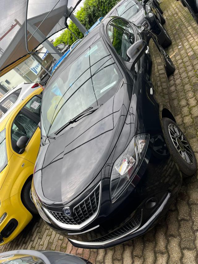 LANCIA Ypsilon usata, con Telecamera per parcheggio assistito