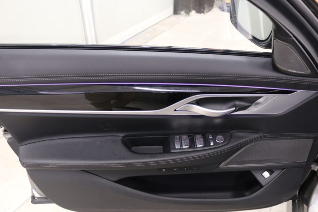 BMW 730 usata, con Sensori di parcheggio posteriori