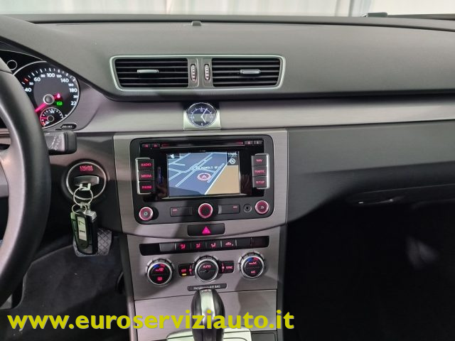 VOLKSWAGEN Passat usata 23