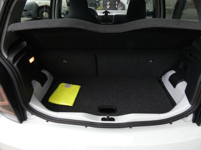 VOLKSWAGEN up! usata, con Sensori di parcheggio posteriori